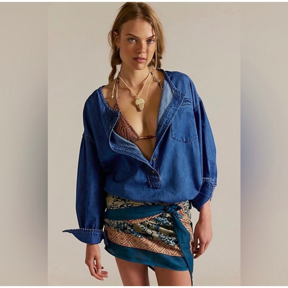 We The Free Free People Denim Henley Blouse Blue Ruffle Trim Oversized Large NWT